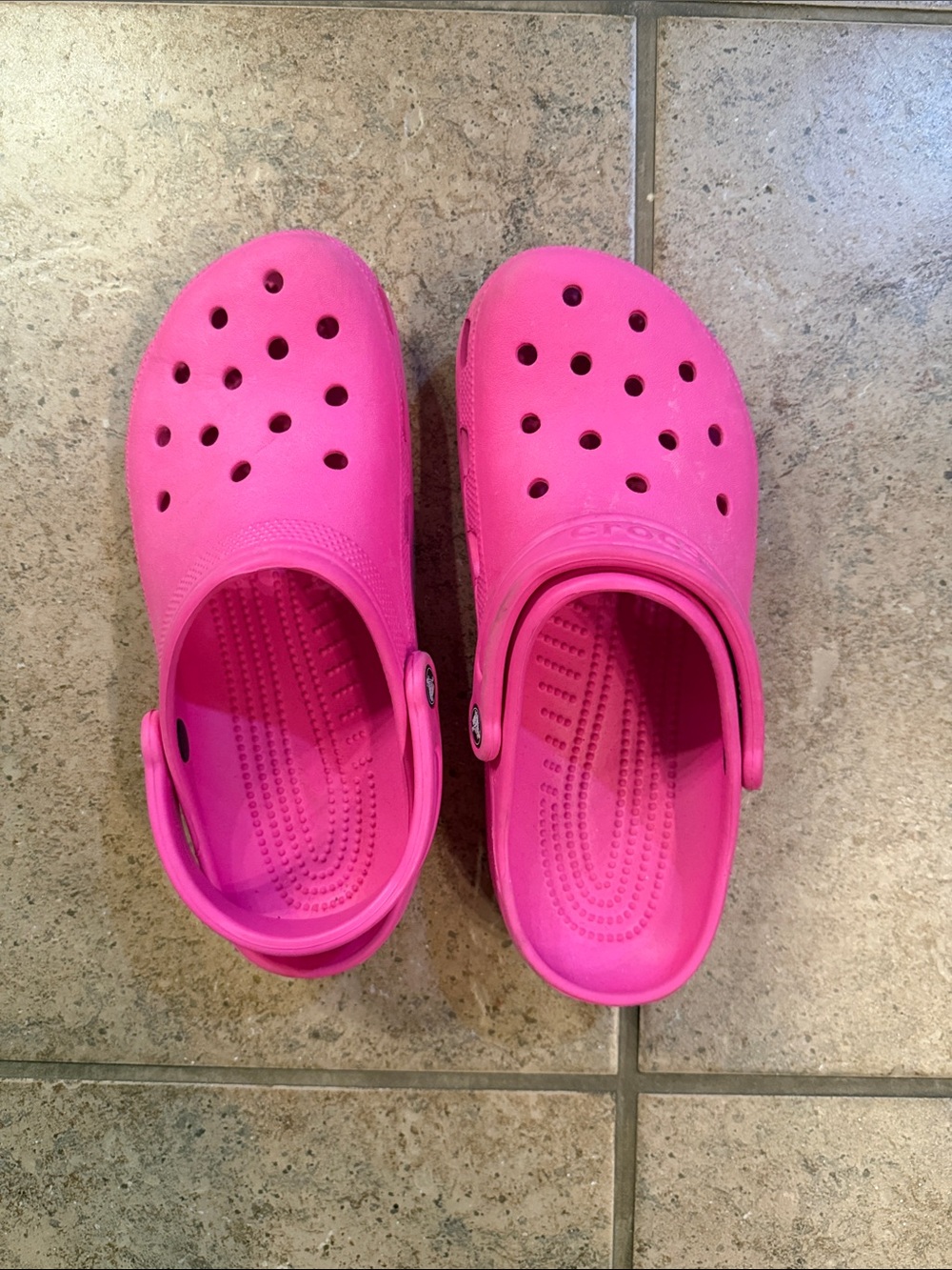 CROCS Classic Clog in Bright Pink